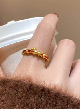 金色小马红绳开口戒指女尾戒指环