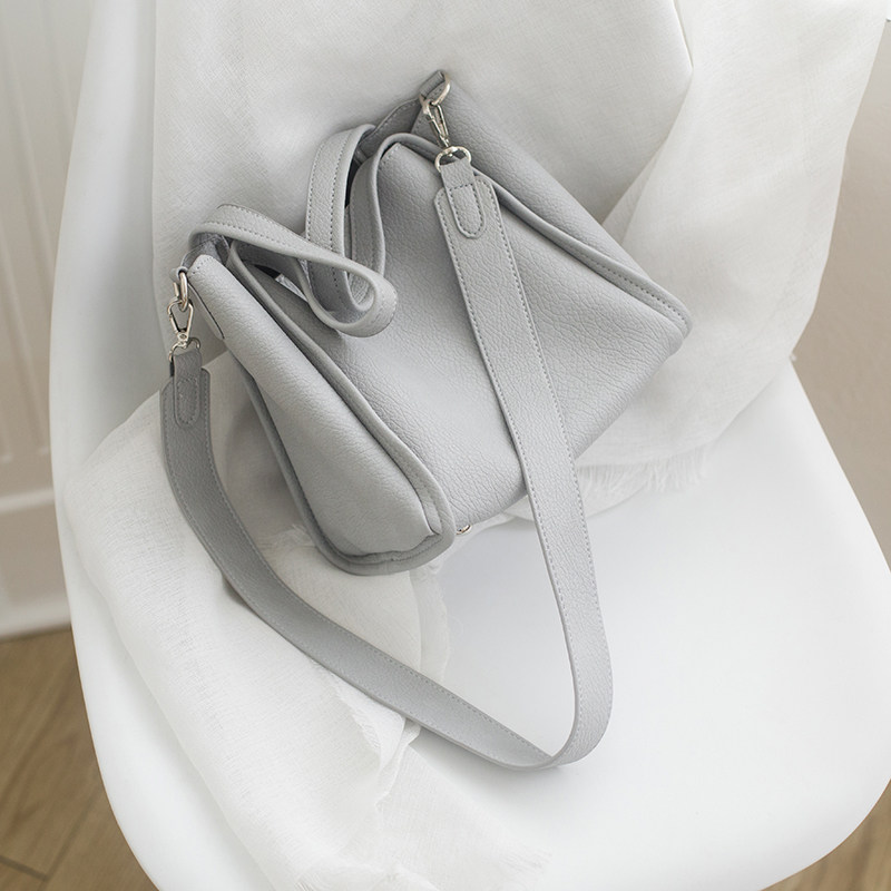 氧气种子2026春季新款日韩百搭纯色单肩斜挎慵懒风垂感软皮水桶包,淘宝优惠券,粉丝福利购,淘宝优惠卷