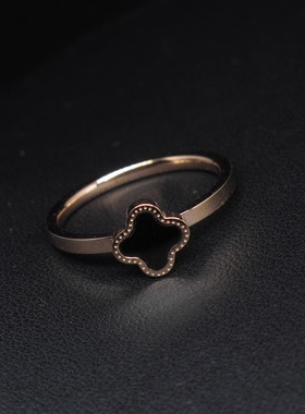 不掉色网红幸运四叶草钛钢戒指饰品女款简约黑色玫瑰金色百搭指环