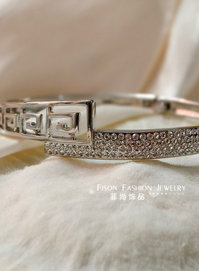 欧美时尚高级感镂空回纹手镯简约百搭轻奢满钻小众设计手环配饰品