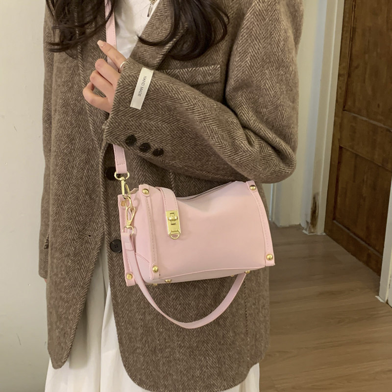 温柔粉色复古轻奢高级感盒子小方包女式2025新款手提包单肩斜挎包,淘宝优惠券,粉丝福利购,淘宝优惠卷