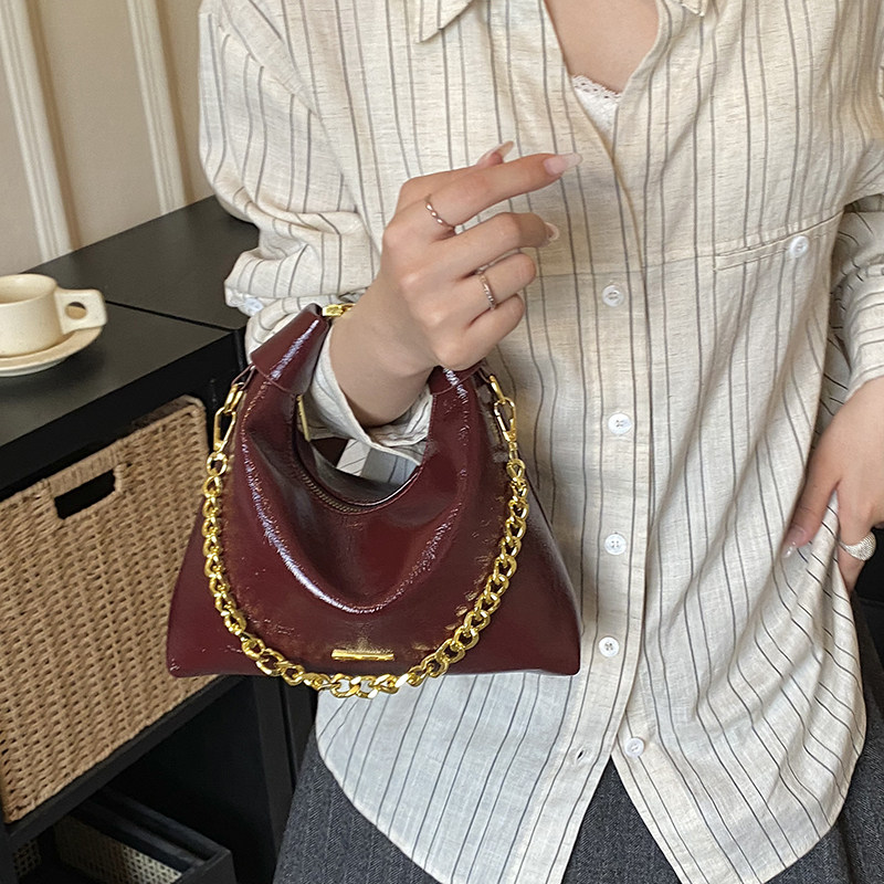 高级感小众设计质感链条手提包女2026早春新款通勤单肩斜挎饺子包,淘宝优惠券,粉丝福利购,淘宝优惠卷