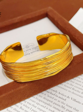 女沙金宽面褶皱条纹开口手镯