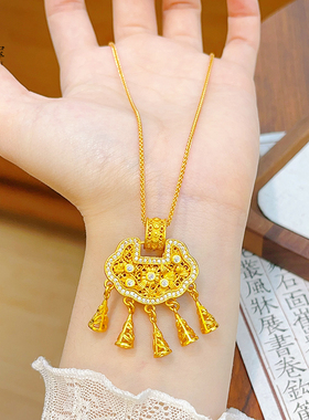 女沙金镂空同心莲流苏锁包吊坠