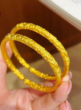 女沙金錾刻圆条金箍棒开口手镯