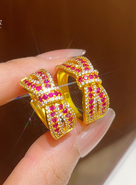女沙金玫红钻交织蝴蝶结戒指