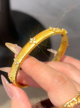 女沙金磨砂点钻拉丝四叶花手镯