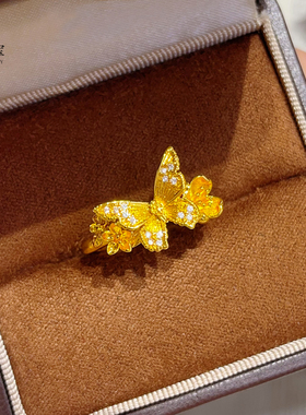 女沙金点钻花与蝴蝶可调节戒指