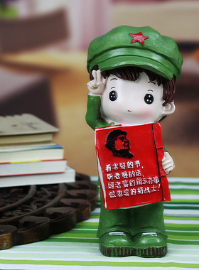 简约现代风夫妻树脂红军装饰品