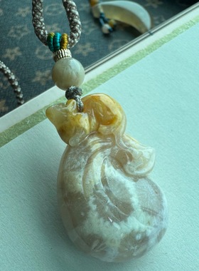 数钱袋子 珊瑚玉冰透粉底透花金鼠吊坠