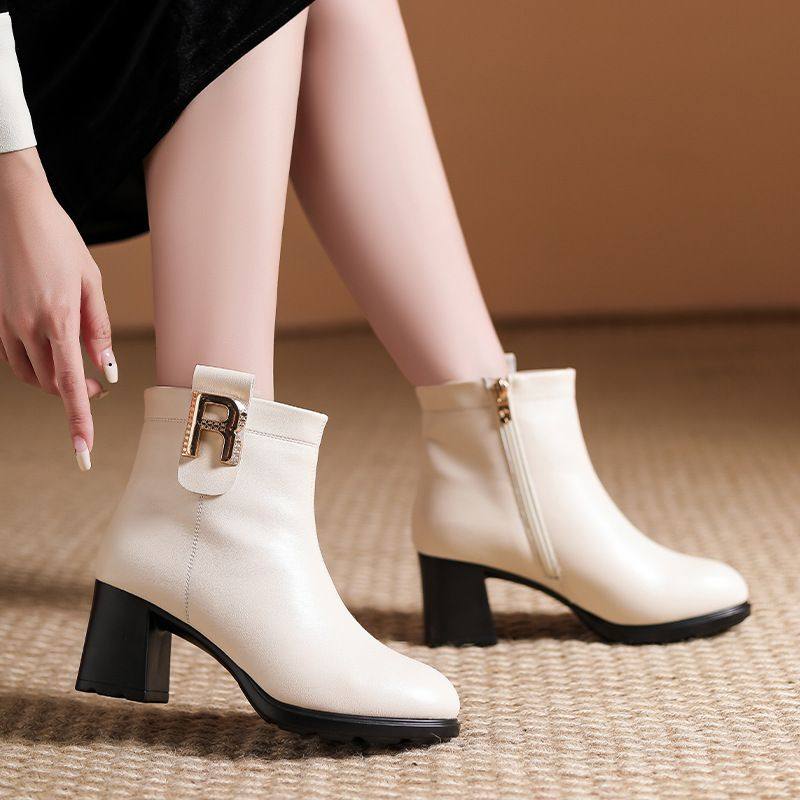 白色短靴女配裙子2025新款春秋单靴高跟瘦瘦靴秋冬季马丁靴子 - 图1