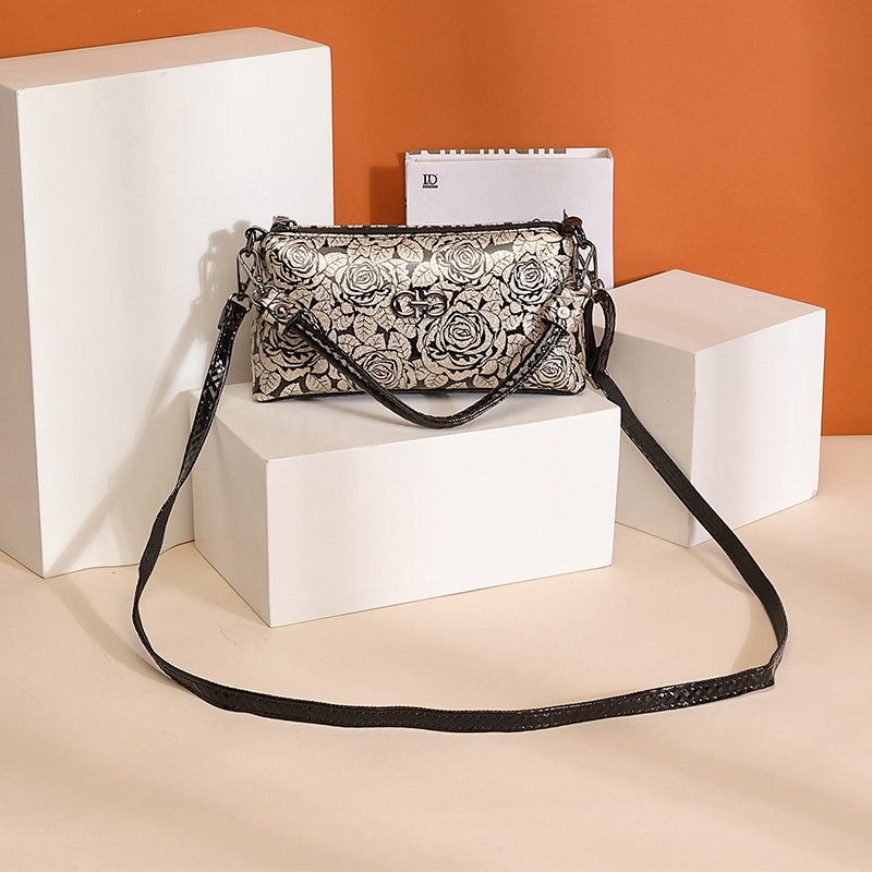 2020韩版新款女士亮皮斜挎小包包 草木生箱包女士包袋