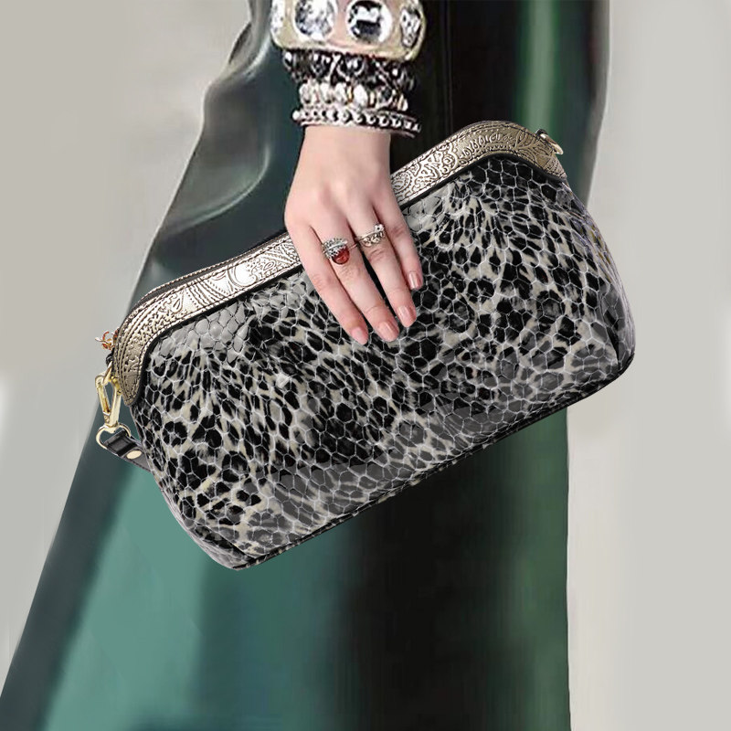 真皮手拿包女大2021新款斜挎小包包 草木生箱包女士包袋