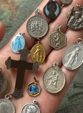 欧洲古董珐琅铜章珍藏双面浮雕坠