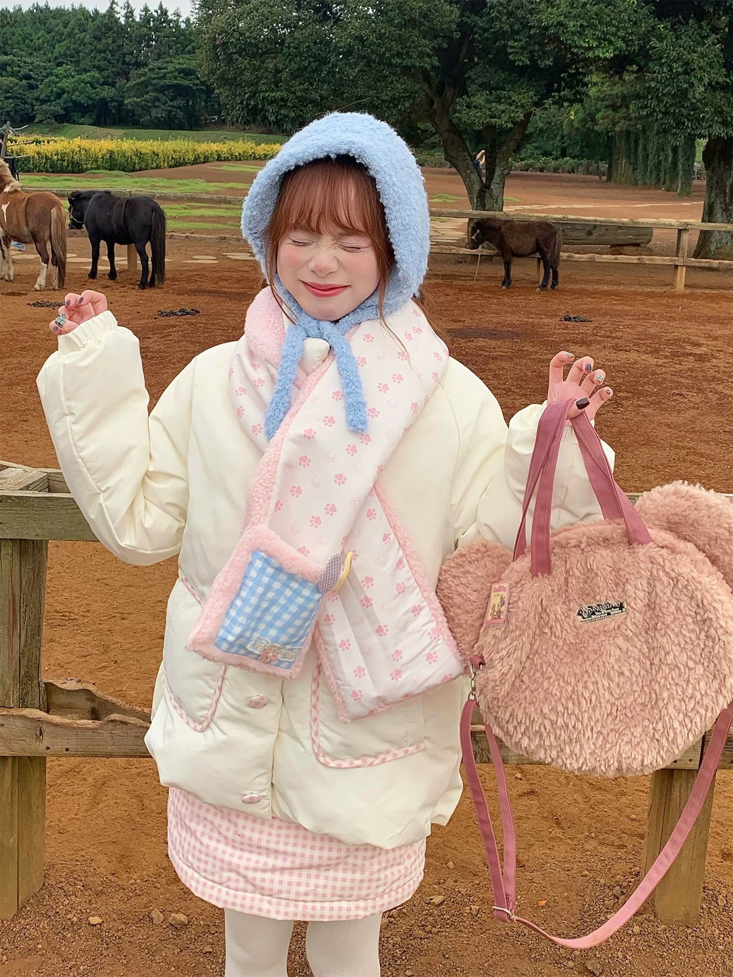 【现货】奶酪汪汪 拼格子90白鸭绒米色羽绒服+格子半身裙套装 - 图0