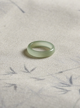 12号戒指 和田玉晴水青白泥鳅背圆弧素圈指环 3013