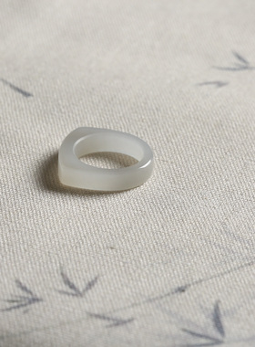 13号戒指 和田玉烟紫窄条马鞍款指环 8329