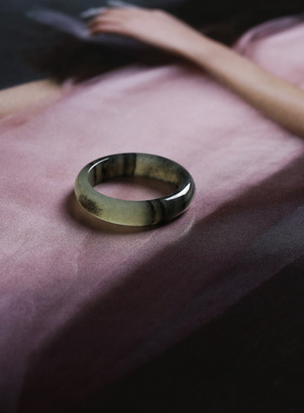 16号戒指 新疆和田玉黄口青花泥鳅背圆弧素圈指环 3250