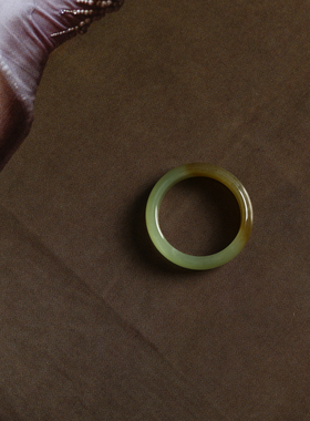 10号戒指 新疆和田玉黄口料糖黄玉圆弧素圈指环 3612