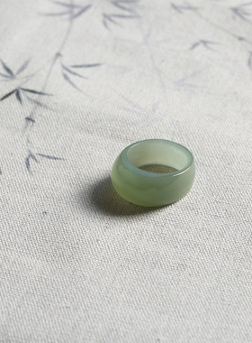 20号戒指 和田玉晴水青白宽条厚装馒头款指环 8407