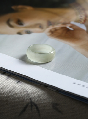 8号戒指 和田玉晴水青白中宽泥鳅背圆弧小尺码素圈指环 尾戒 2324