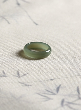 12号戒指 和田玉青白泥鳅背圆弧素圈指环 8332