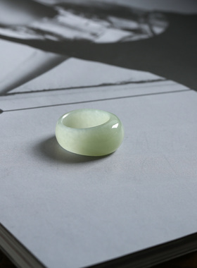 14号戒指 和田玉青白馒头款指环 2875