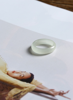 13号戒指 和田玉晴水浅青白泥鳅背圆弧素圈指环 9131