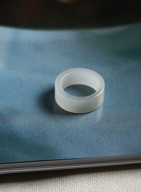 14号戒指 和田玉烟紫中宽直切款方口指环 8354