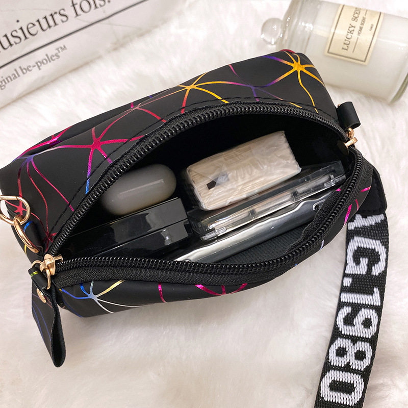 女士化妆包2022新款春女包镭射印花宽肩带小包女士斜挎包一件,淘宝优惠券,粉丝福利购,淘宝优惠卷