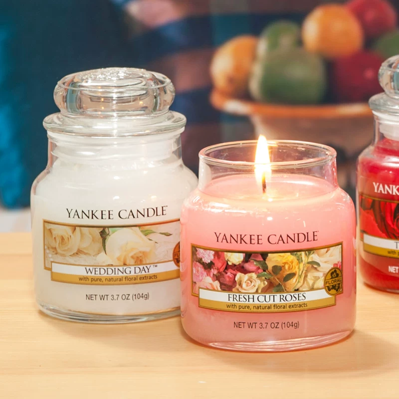 Ароматизированная свеча в банке Yankee Candle импортирована, декоративная спальня, ароматерапия в подарок, 104 г (13×9×11 см)
