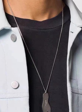 马吉拉分趾字母吊坠项链