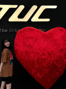 新年装饰红色毛绒爱心背景板