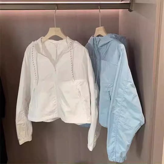 THEWOW 早春新 运动休闲内置背带设计短款连帽防风夹克外套薄女士