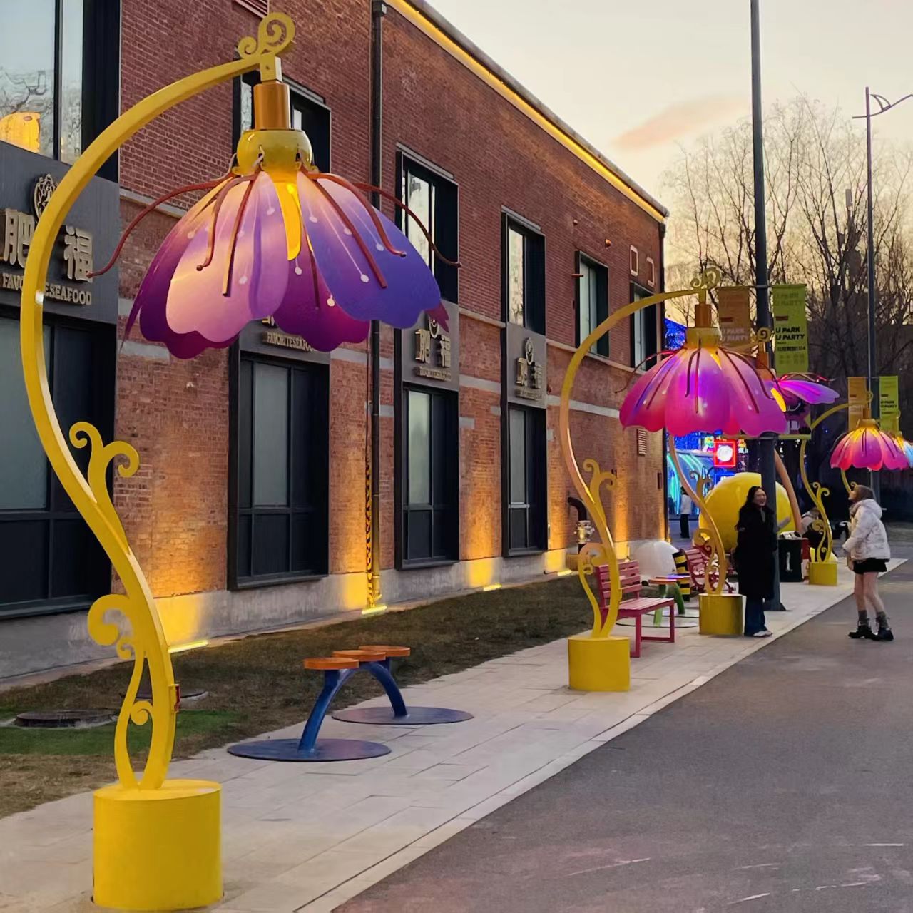 自动感应花户外景区商业街游乐园红外人体亚克力互动机械开合花灯 - 图1