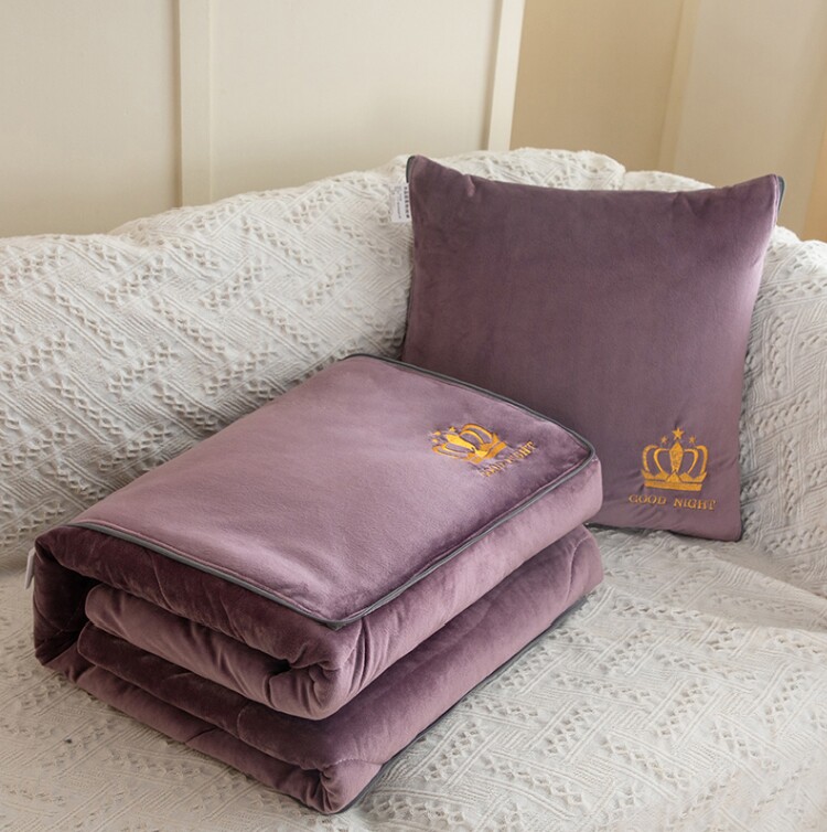 加绒加厚保暖抱枕被子两用午睡小毛毯蓝色灰色抱枕汽车靠垫折叠被,淘宝优惠券,粉丝福利购,淘宝优惠卷