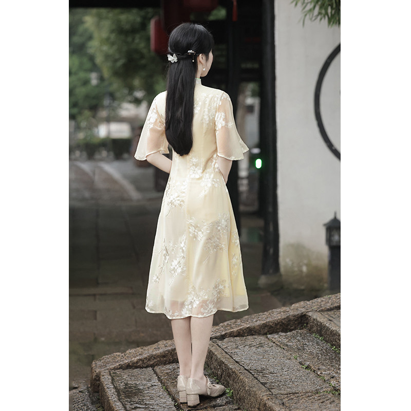 改良新款2023新中式年轻款少女旗袍 颜赋绣旗袍