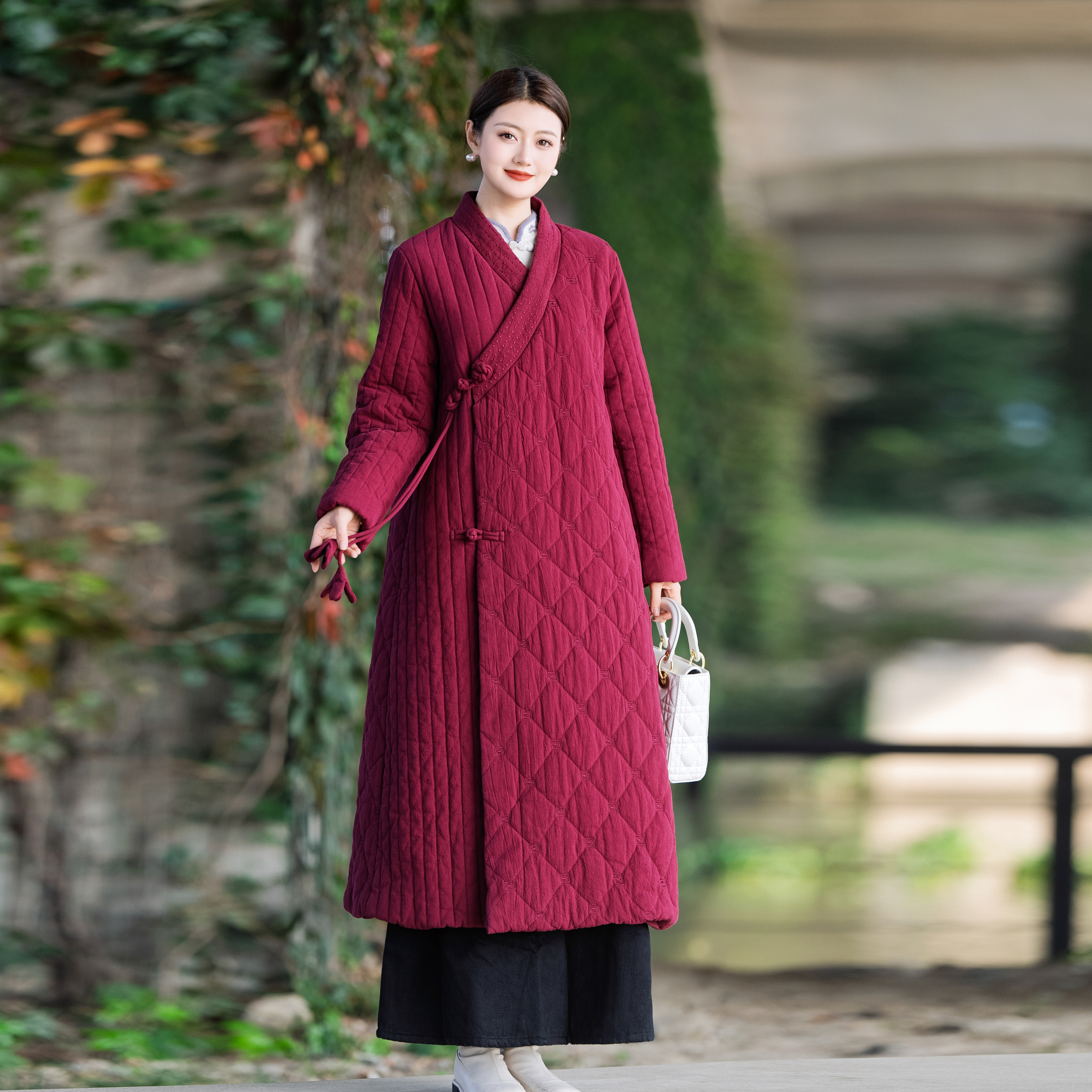 2025冬新款国风汉服女装加棉棉服复古V领斜襟流苏亚麻长外套大衣