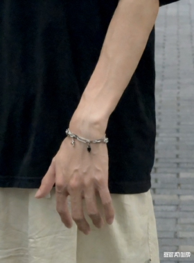 钛钢十字星手链男轻奢高级感简约时尚百搭情侣小众设计嘻哈手饰