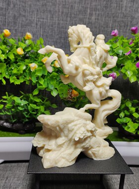 象牙果骑马关公摆件中式