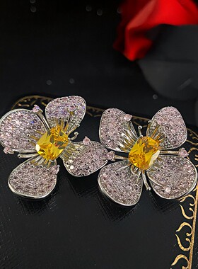 2025新款爆款花朵耳环彩色花瓣高级感粉色紫色高级感花夸张满钻