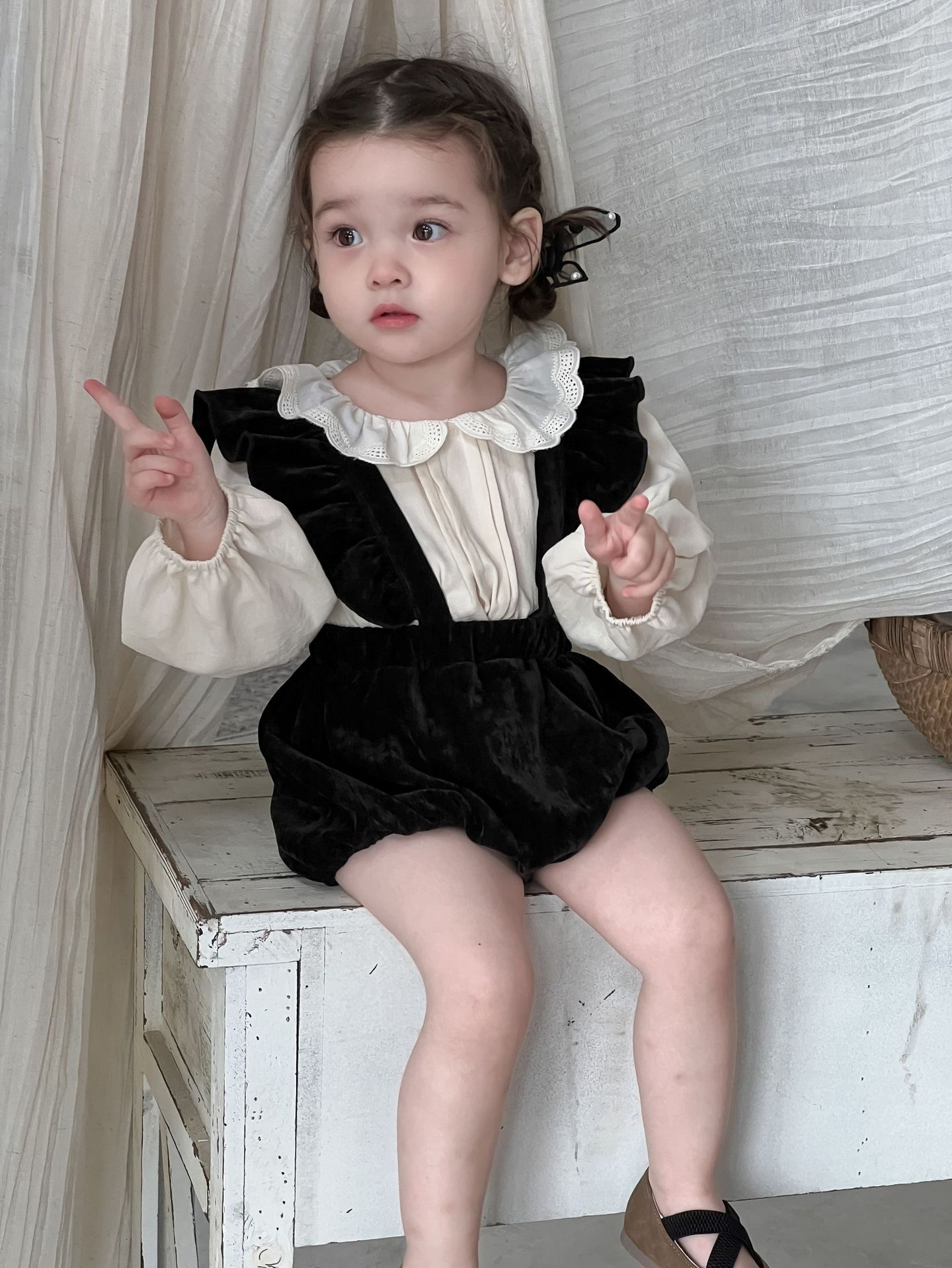 Galakoko25秋婴童荷叶边绒料赫本风短爬服搭米白花边领上衣两件套,淘宝优惠券,粉丝福利购,淘宝优惠卷