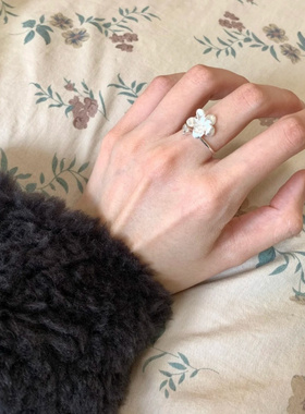 新品年新款简约时尚鸡蛋花戒指女