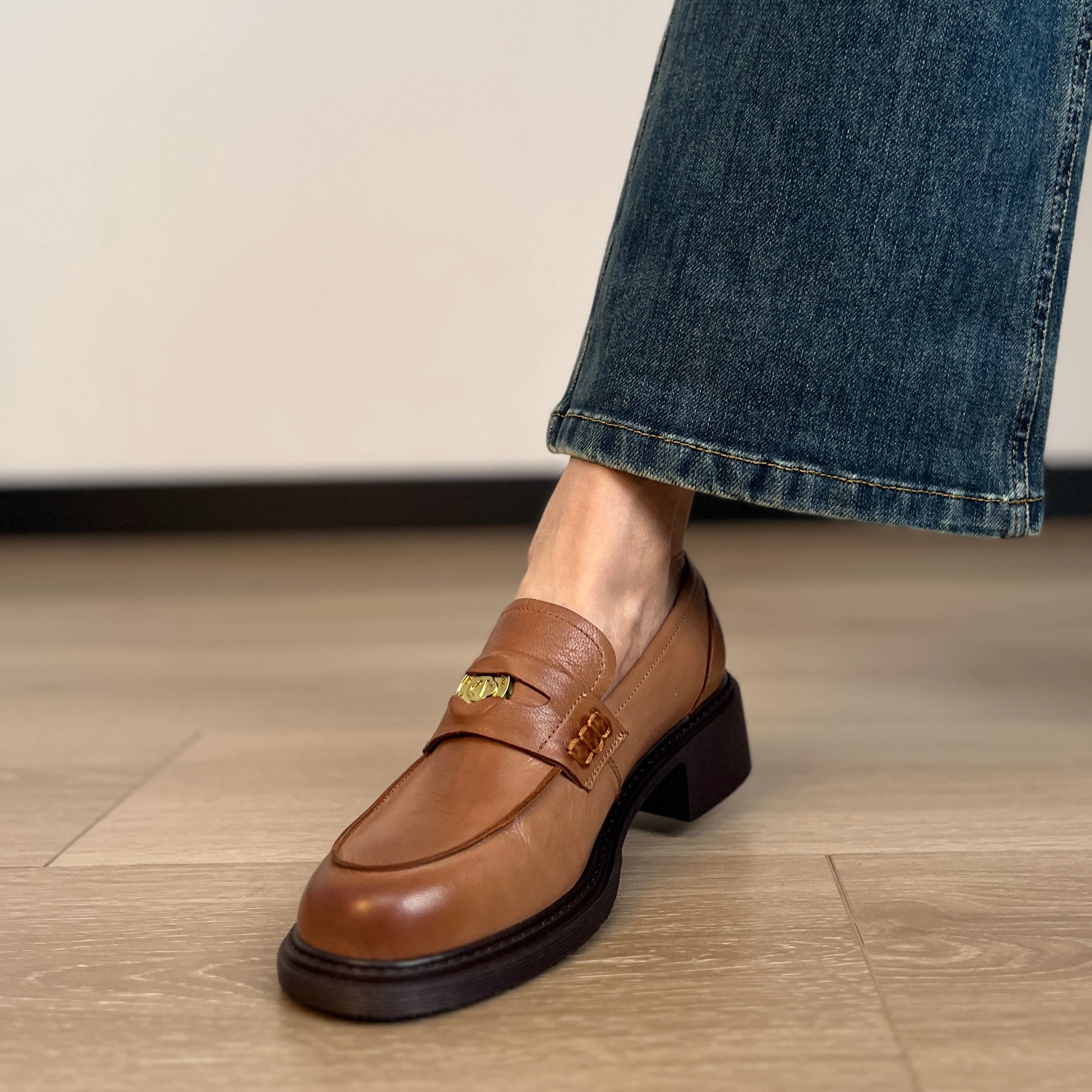 2025秋冬英伦复古金属扣乐福鞋女中跟粗跟深口单鞋老钱风小皮鞋女 - 图0