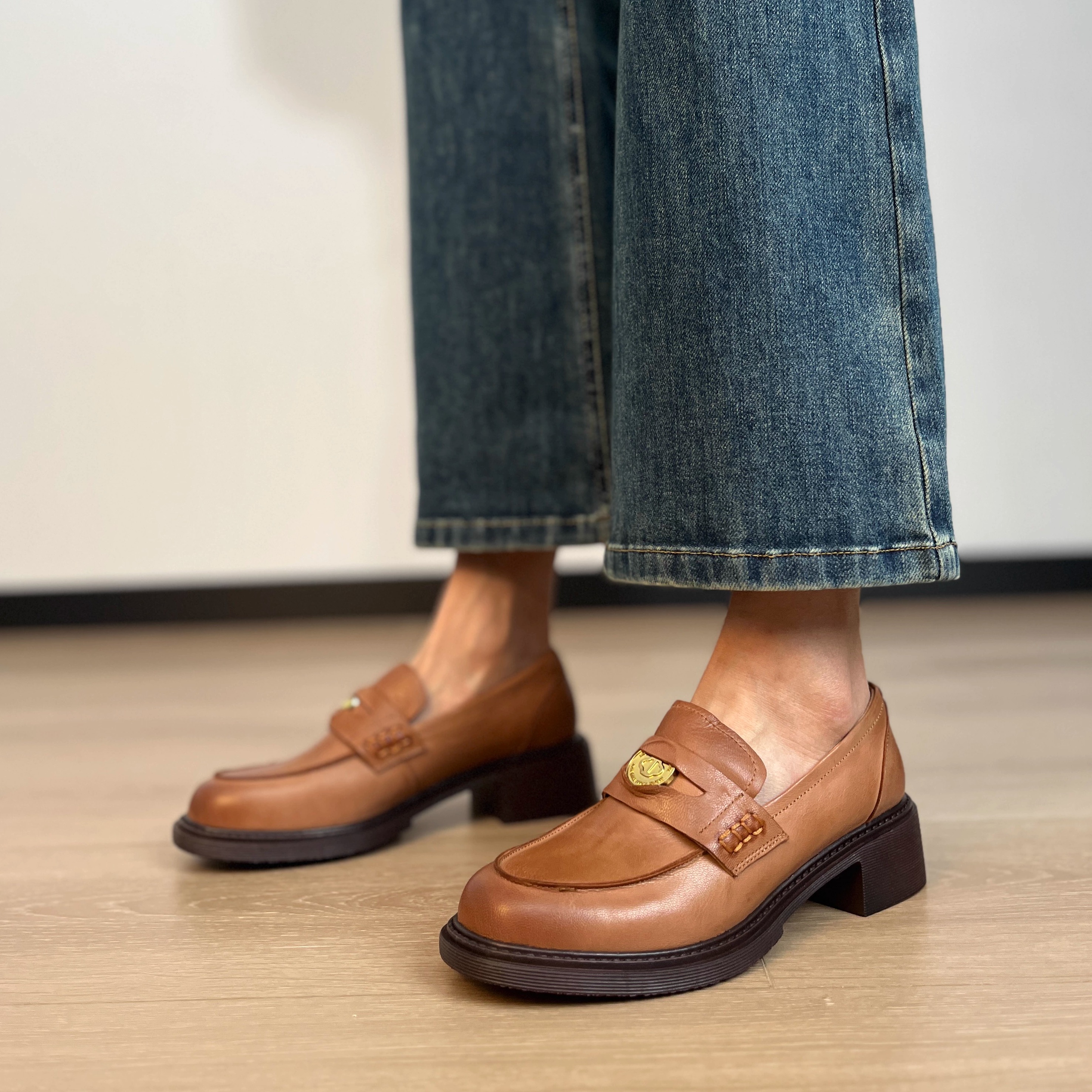 2025秋冬英伦复古金属扣乐福鞋女中跟粗跟深口单鞋老钱风小皮鞋女 - 图2