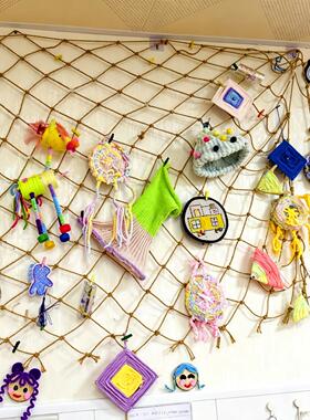 幼儿园教室渔网创意美术作品展示