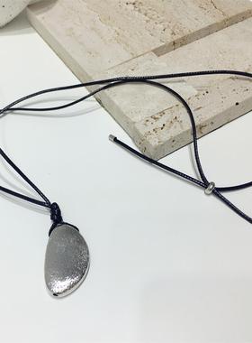 锡纸褶皱效果三角形几何黑绳项链