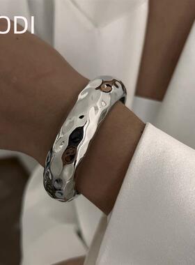 欧美跨境饰品 时尚圆形宽纹弹簧手镯 高级小众不规则合金bracelet
