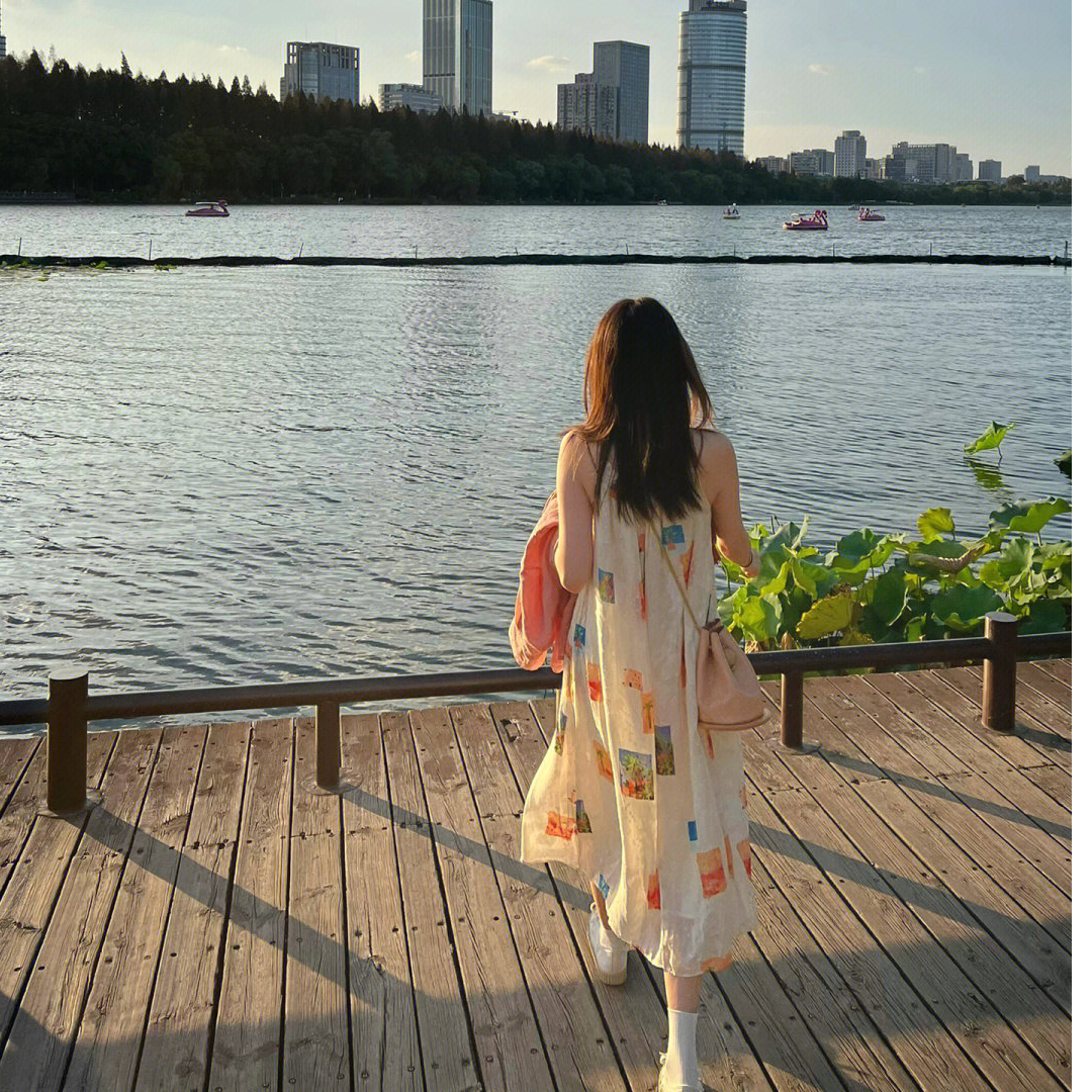 波西米亚多巴胺彩色吊带连衣裙女夏季三亚海边度假穿搭裙子沙滩裙 - 图2