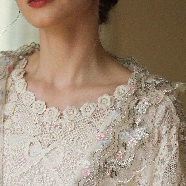 Lace face ຂອງເດັກນ້ອຍສິນລະປະ blouse ຕົ້ນສະບັບ embroidered ສອງຊັ້ນ